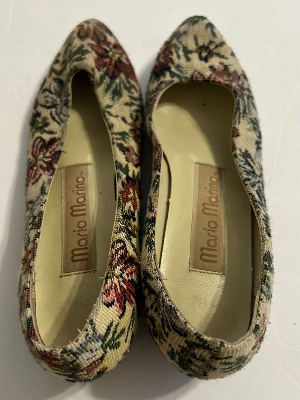 Vintage Floral Tapestry Pointed-Toe Flats — Beige with Green & Burgundy size 7.5